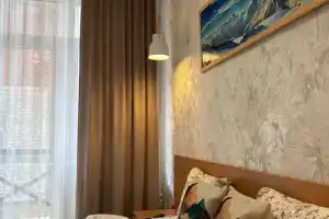 Трехкомнатная квартира, Домбай