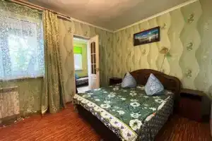 Трехкомнатная квартира, Ялта