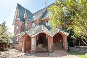 Коттедж Замок Anstar House Vatutinki в Химкинском районе