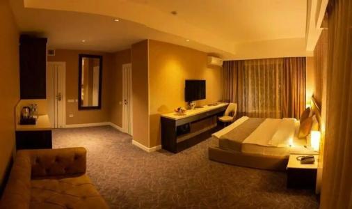 Parkway Inn & Spa - 81