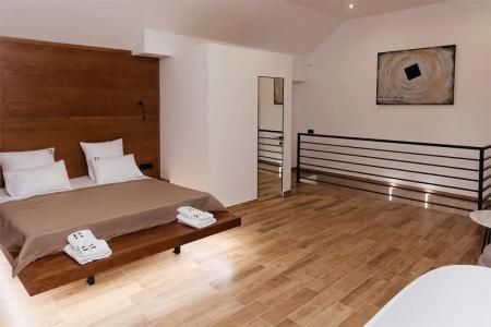 Residence - 180