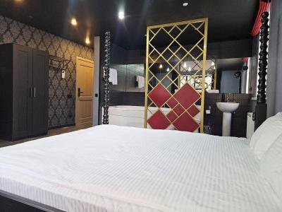 Room12 - 80