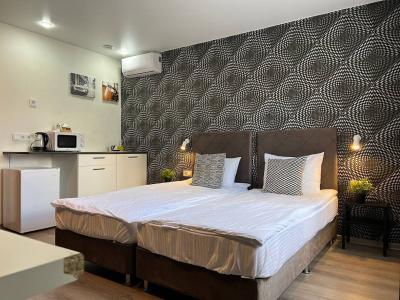 Room12 - 89