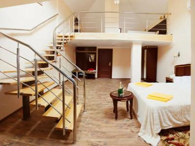 Green Hall - 45