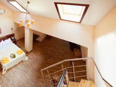 Green Hall - 46
