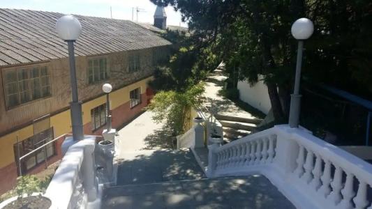 Алуштинский - 64