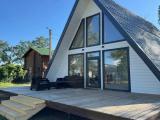 A-Frame с террасой с красивым видом из окна