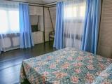 Семейный номер с видом на озеро