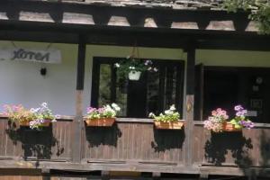 Dzhelepova Guest House- Pool Access, Боженци