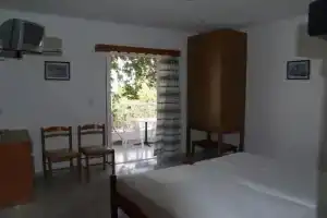 Roses Studios, Карпатос