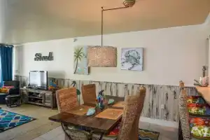 2082 Shoreline Condo, Дестин