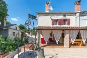 Rustic Istrian house Varesco, Кринца