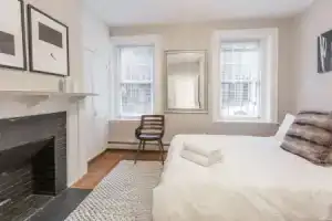 Modern 3 BR in Charles Street by Domio, Бостон