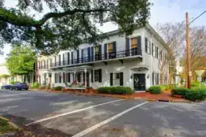 Washington Square Manor, Саванна