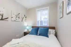 Newly Decorated 2BR in North End/little Italy, Бостон