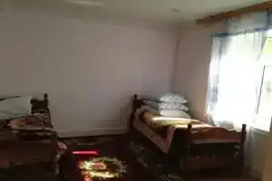 Laza Guest House, Кусары