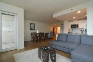 High Rise 2bd 2bth Home Pike Place, Сиэтл