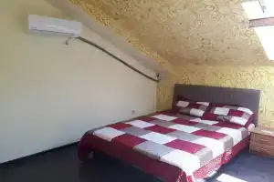 Pansionat Lesnaya Skazka, Дедеркой
