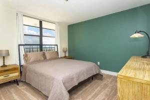 380 Seaview Ct. 2 Br Condo, Марко