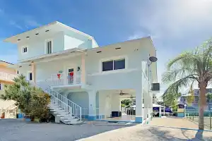 Canal-Side Getaway - 3 Br Home, Ки-Ларго