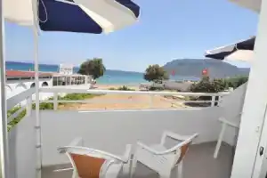 Seaview Studios, Кос