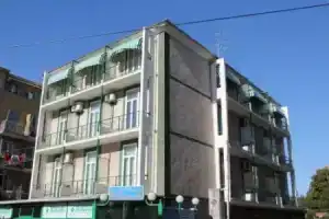 House Carla, Савона