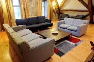 650 Year Medieval Penthouse, Таллин