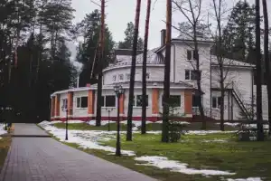 Гостиница «Грин Хилл», Селец