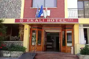Ekali Hotel, Какопетрия