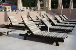 Golden Beach Hotel, Метаморфоси