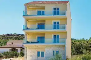 Awesome Home in Cavtat With Wifi and 1 Bedrooms, Млини