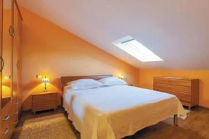 Beautiful Home in Kastel Kambelovac With Wifi and 3 Bedrooms, Kaštel Kambelovac