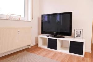 FULL HOUSE Studios - Simple Elegance - NETFLIX + Nespresso, Лейпциг