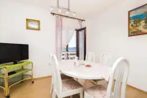 Amazing Home in Senj With Wifi and 3 Bedrooms, Сень