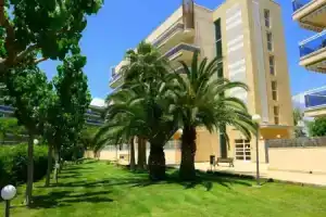 Rentalmar Ventura Village, Салоу