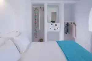 Отель «Skyfall Suites - Adults Only», Пиргос