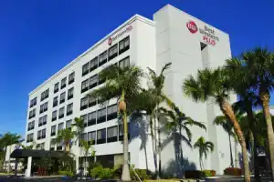 Glō Best Western Ft. Lauderdale-Hollywood Airport Hotel, Голливуд