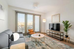 Arlington Artistic 2BD 2BA Apartment, Арлингтон