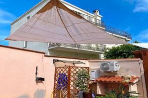 Villa il Vento e il Mare, Куарту-Санта-Элена