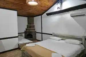 Deği̇rmenbaşi Otel & Restoran, Гёльджюк