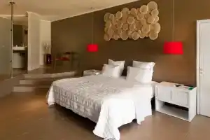 Fisherman's Cove Resort, Бю Валлон