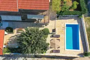Stunning Home in Okrug Gornji With 4 Bedrooms, Internet and Outdoor Swimming Pool, Трогир