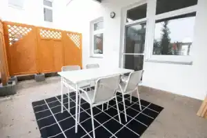 gemütlich und modern mit großem Balkon, Цвикау