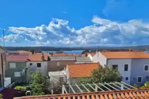 Holiday Place Veli Dvor - vacation house with private garden in old town Punat, Пунат