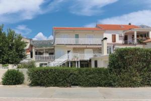 Nice Home in Kastel Kambelovac With Wifi and 2 Bedrooms, Kaštel Kambelovac