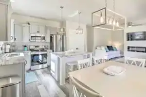 Modern Santa Rosa Beach Retreat w/ Yard & Patio!, Санта-Роза-Бич
