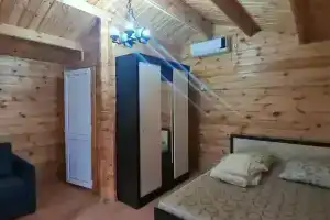 Domik Za Gorodom, Гудаута