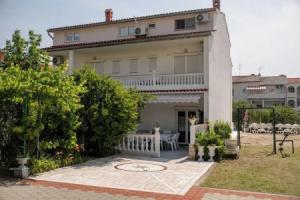 Rab Oasis Retreat - 3 Bedroom Apartment, Раб