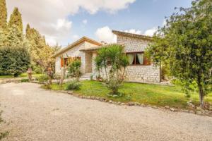Nice Home in Saturnia With Wifi and 3 Bedrooms, Сатурния