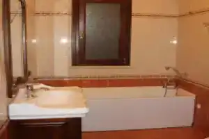 Holiday House, Копертино
